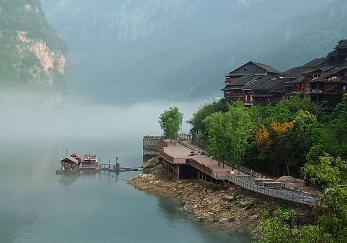 阅读龚滩古镇，绝壁上的建筑和乌江画廊