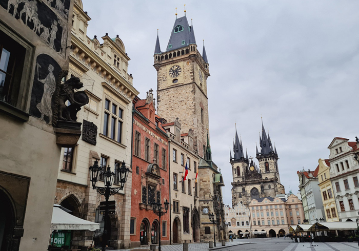 布拉格，一座被时光吻过的“百塔之城”