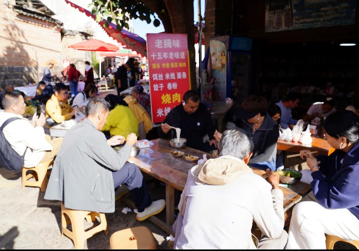 腾冲下绮罗早市，六百年古镇的烟火与惊喜